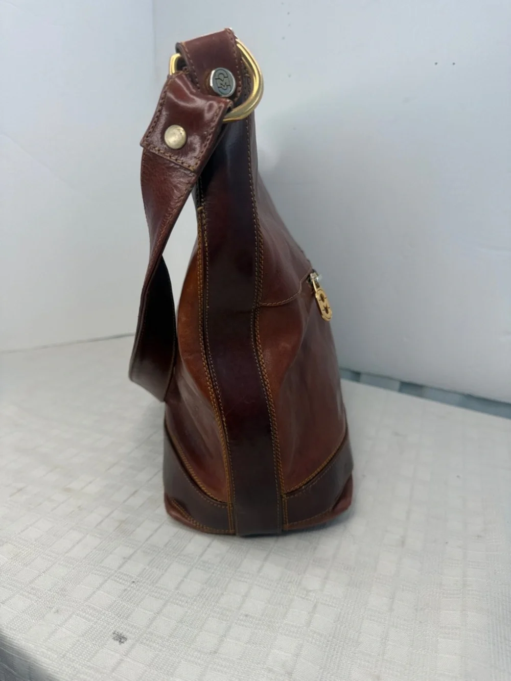 Marino Orlandi leather shoulder bag, handmade in Italy.